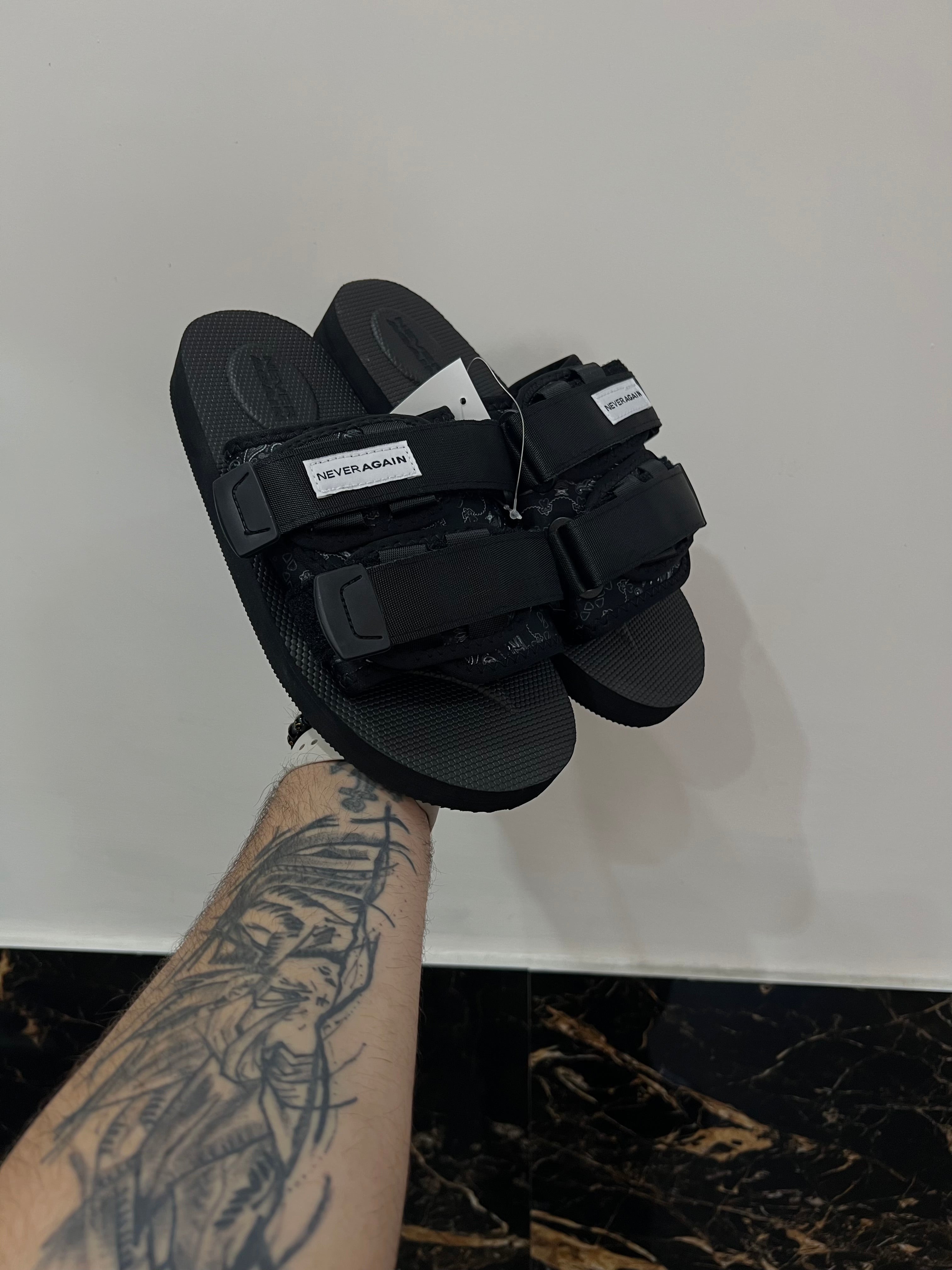 SLIPPERS BLACK BANDANA